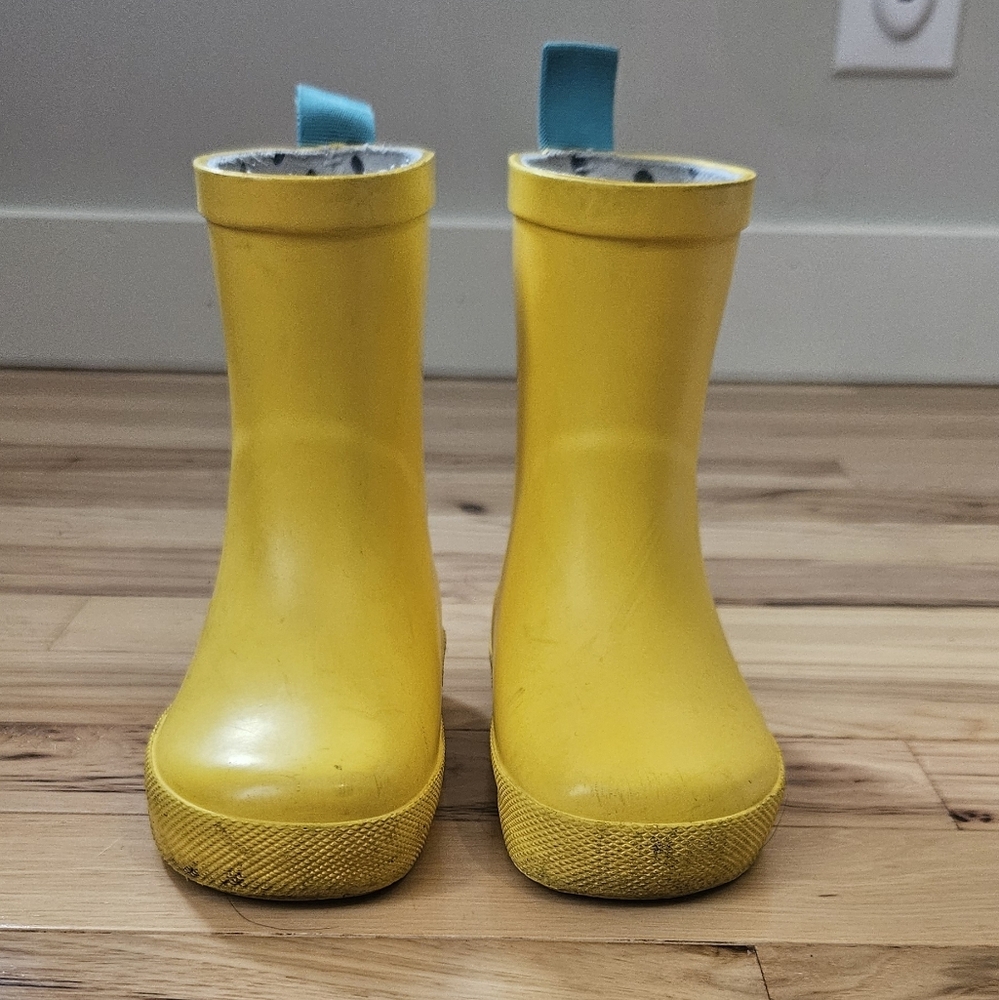 Ten Little Yellow Rain Boots Size 7